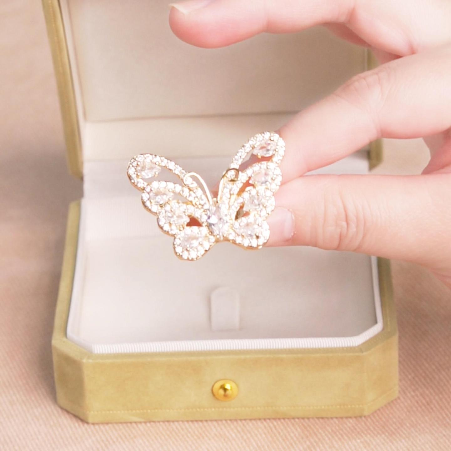 白色锆石镂空蝴蝶戒指