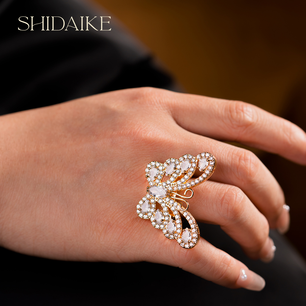 白色锆石镂空蝴蝶戒指