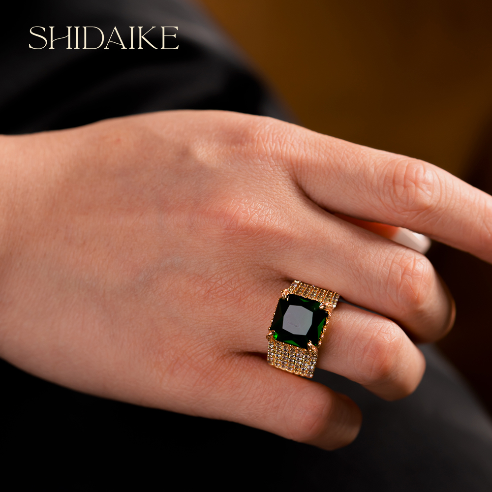 四爪绿色锆石铺面戒指