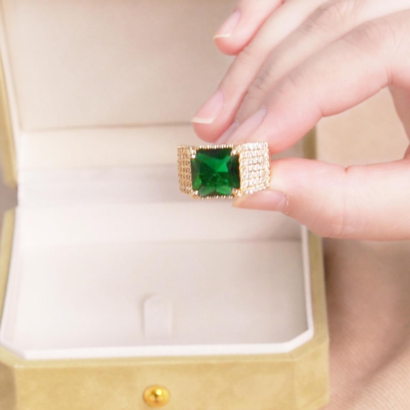 四爪绿色锆石铺面戒指